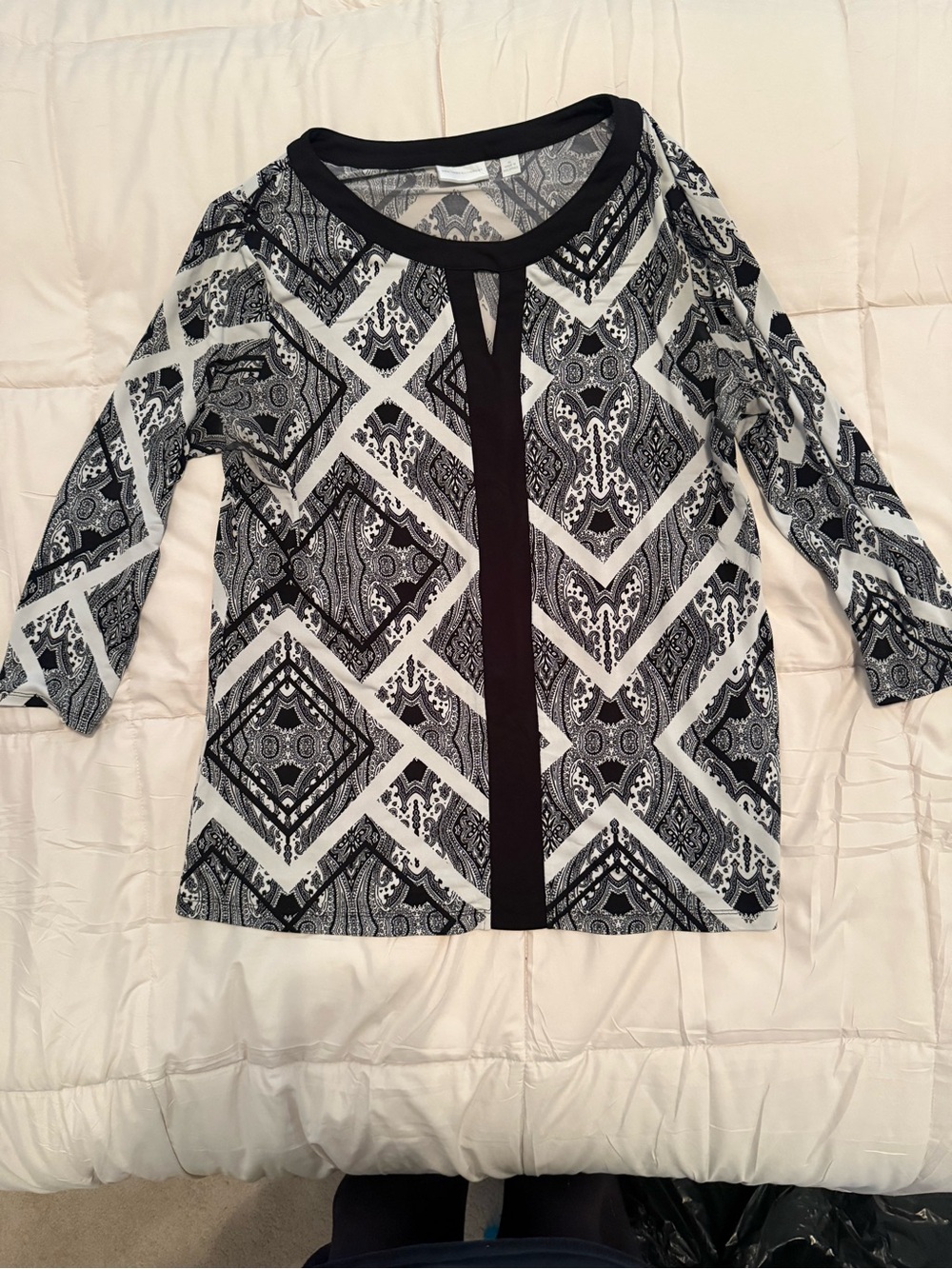 New York & Company Black and White Geometric Tunic